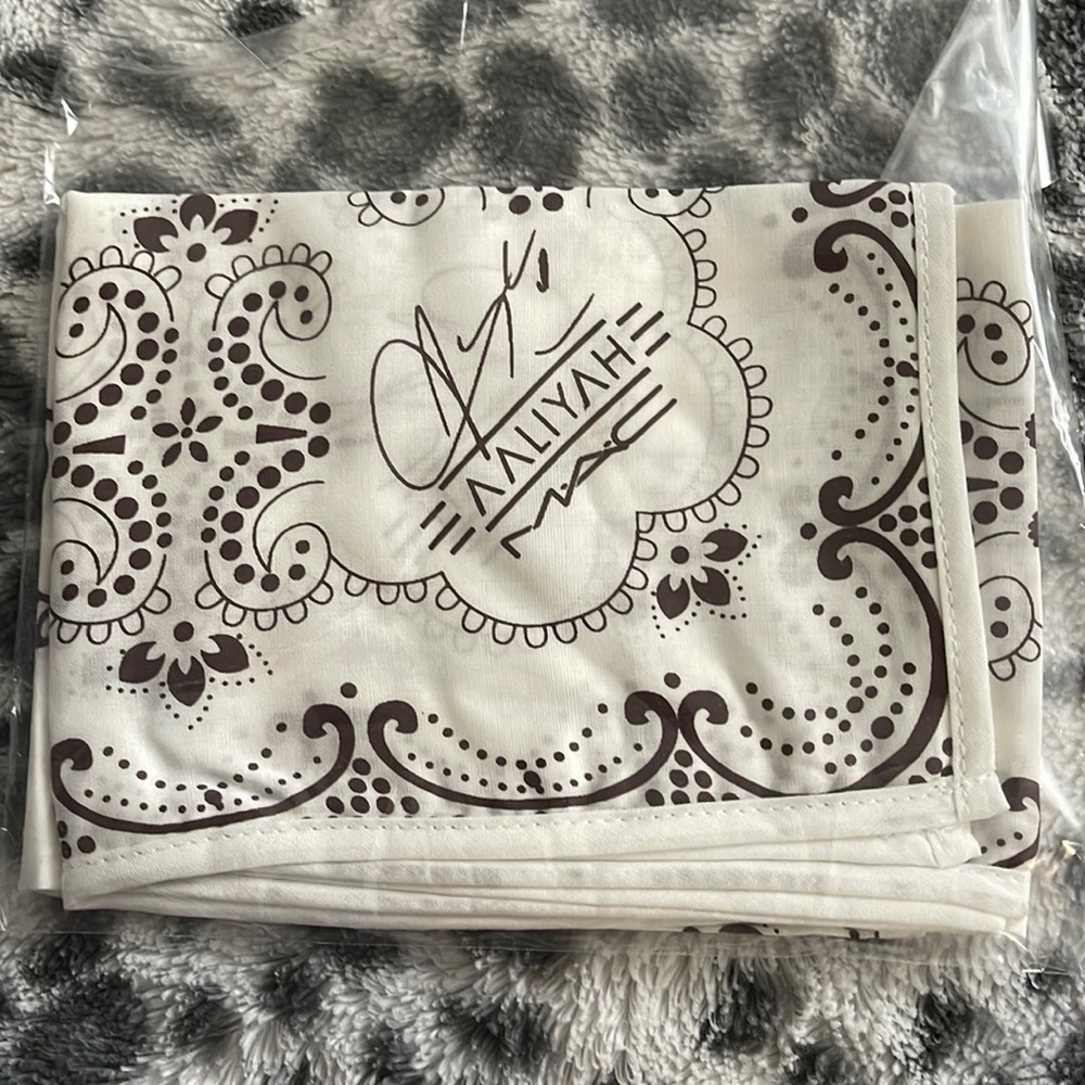 MAC Cosmetics Exclusive AALIYAH bandana